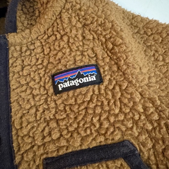Patagonia Tan Fleece Jacket - Picture 2 of 4